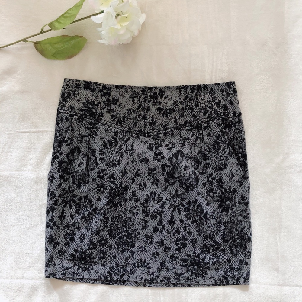 DYNAMITE | Floral Skirt